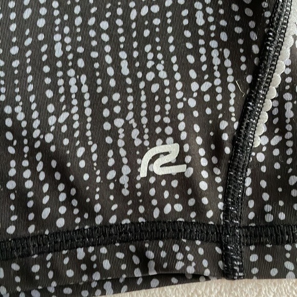 Roadrunner M black/gray reflective shorts EUC. Fit like NIKE Pros - Picture 3 of 6